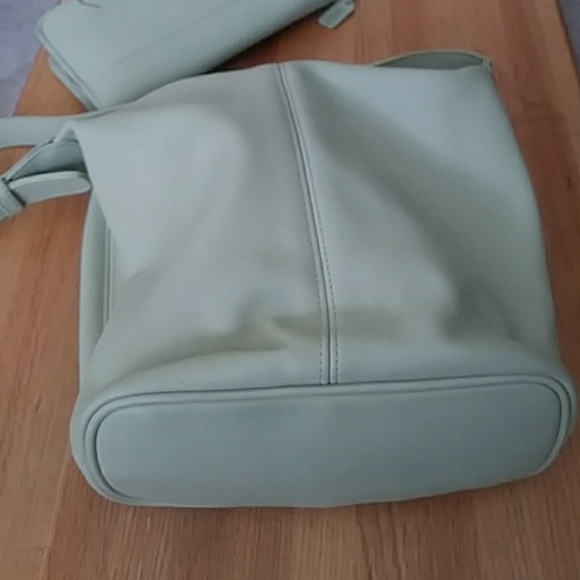 Coach - Picture 4 of 4